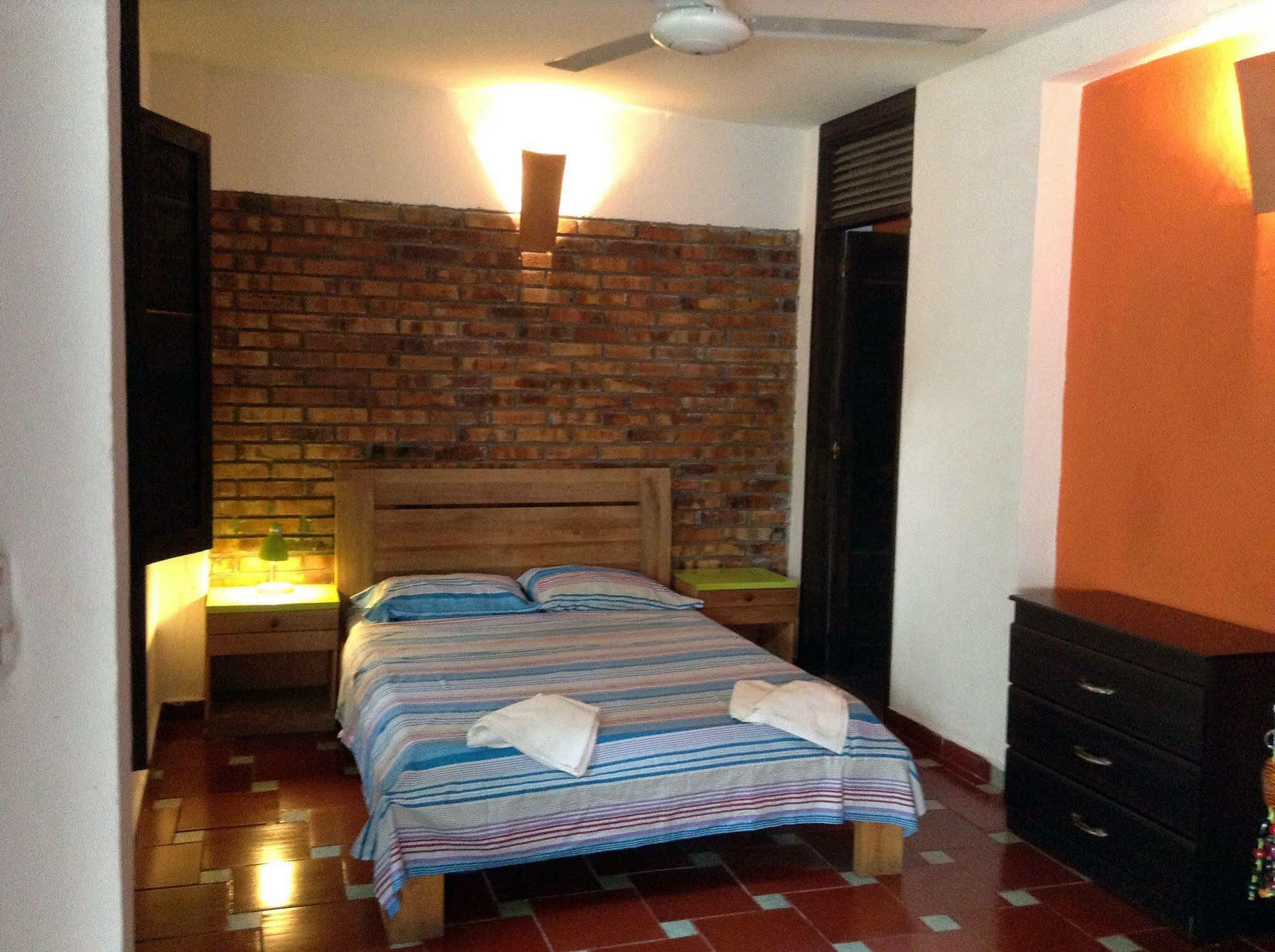 Aluna Hostel *